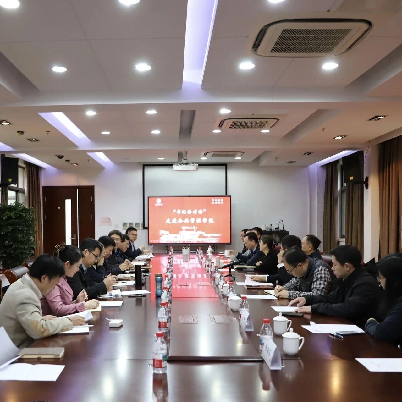 书记面对面｜对接国家战略 聚力新文科建设 —— 许涛书记一行走进公共管理学院